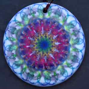 ROUND CERAMIC
ORNAMENT
MULTI 3